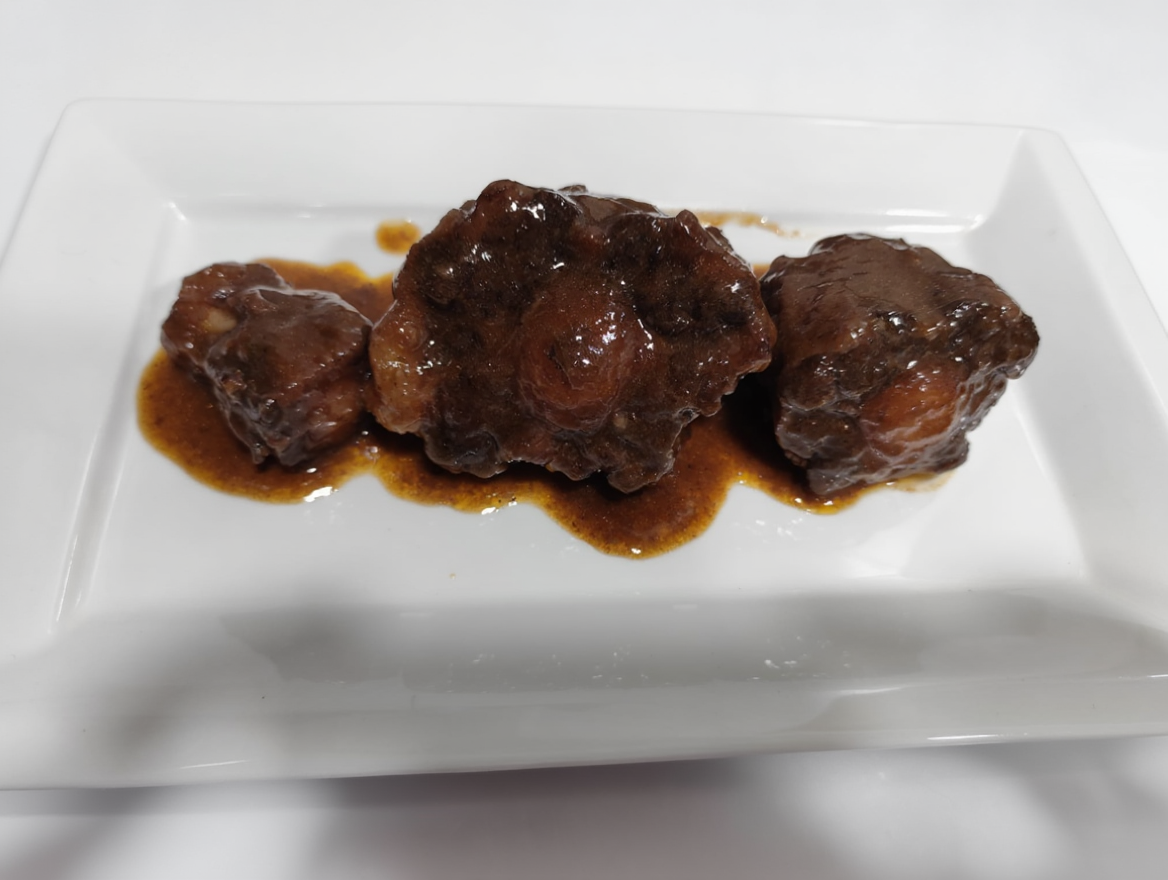 Rabo de toro estofado